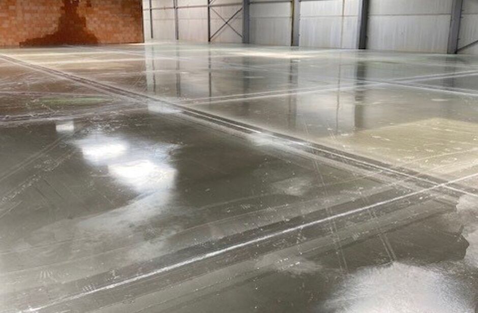 In KMO-zone 'Itterbeek' te Duffel bieden wij een hoogwaardig nieuwbouw bedrijfspand te koop aan.
Heden is het pand casco, zodoende het geheel op maat van de koper kan afgewerkt worden.
Vermelde verkoopprijs is casco - verdere afwerking/budget in onderling