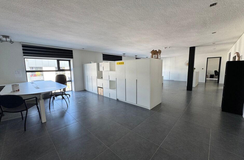 Bedrijfsgebouw te koop in Kapellen