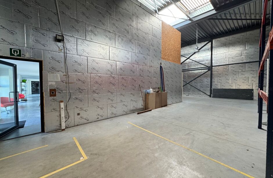 Bedrijfsgebouw te koop in Kapellen