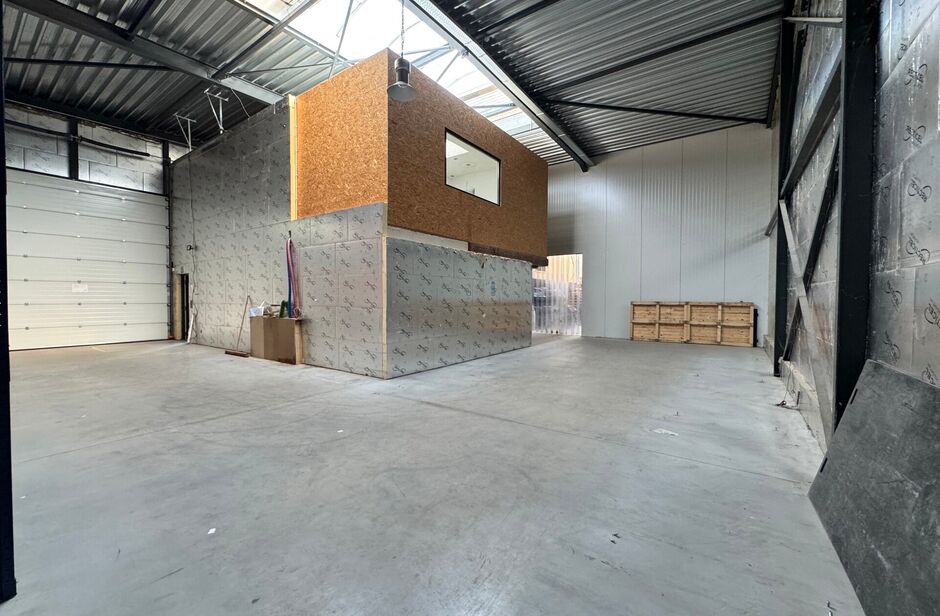 Bedrijfsgebouw te koop in Kapellen