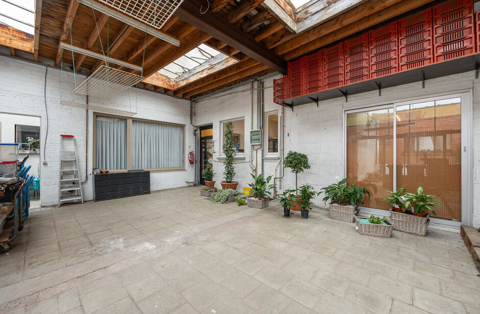Gebouw voor gemengd gebruik te huur in Antwerpen Deurne