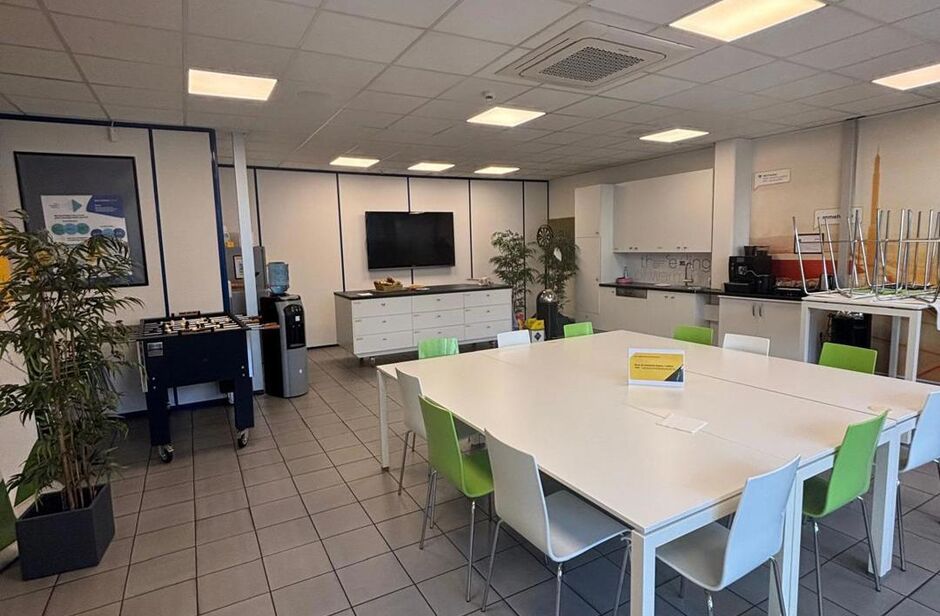 Gebouw voor gemengd gebruik te huur in Wommelgem