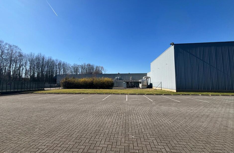 Gebouw voor gemengd gebruik te huur in Wommelgem