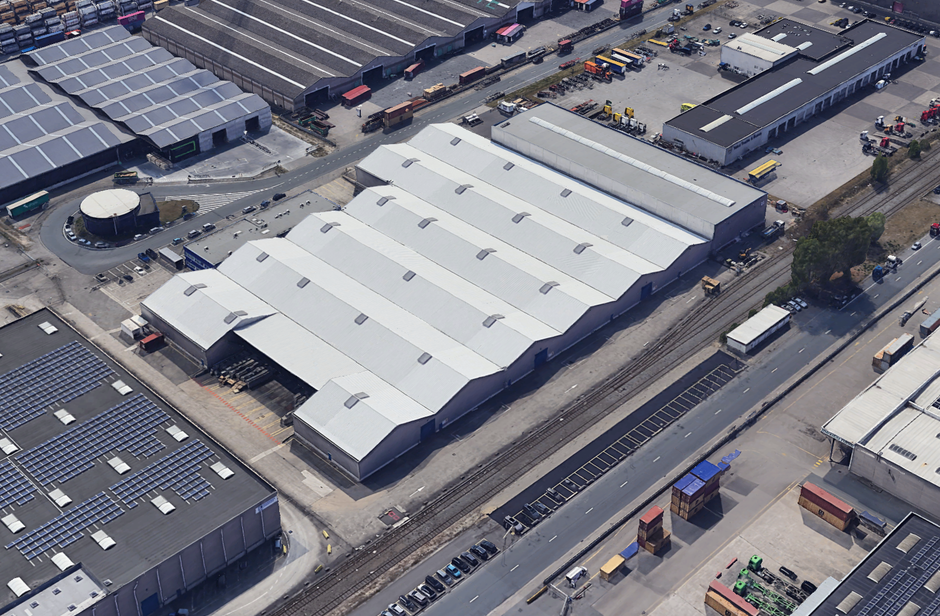 Het betreft de verhuur van een bedrijfsgebouw gelegen op een toplocatie in de Haven van Antwerpen, nabij enkele belangrijke invalswegen zoals de A12, E19 en de Ring van Antwerpen. Het gebouw omvat een totale oppervlakte van 13 546 m², bestaande uit 13 39