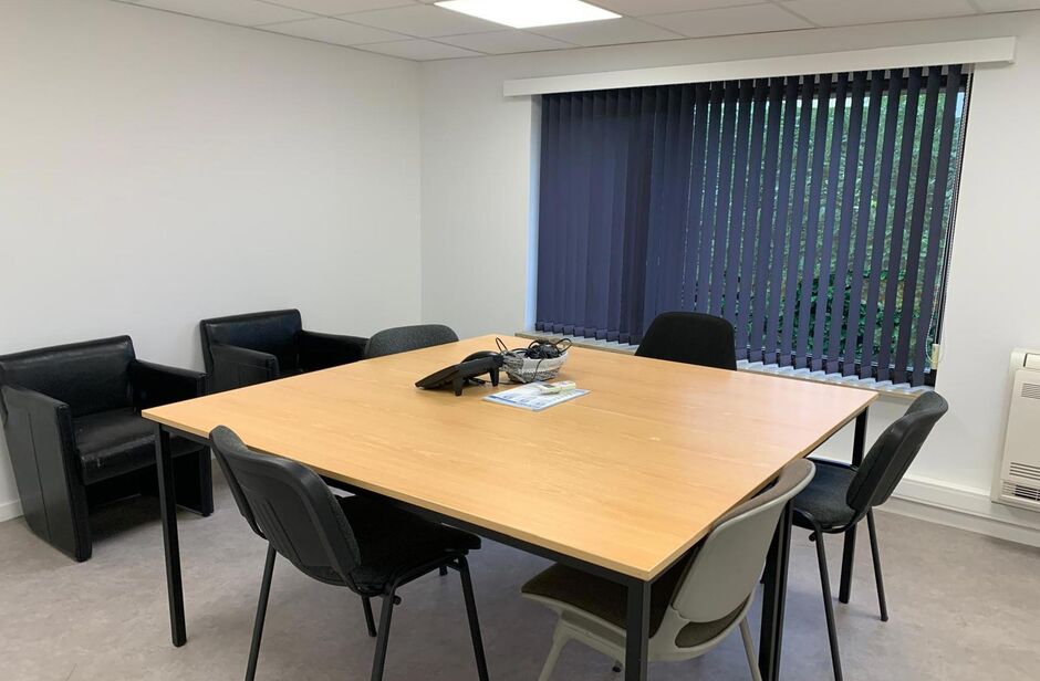 Het betreft de verhuur van een representatief bedrijfsgebouw te Verrebroek. Dit bedrijfsgebouw geniet een uitstekende ligging nabij enkele belangrijke invalswegen zoals de E34 en de Ring van Antwerpen. Hierdoor geniet deze eveneens een zeer goede en vlott