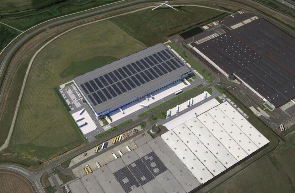 Het betreft de verhuur van een logistieke nieuwbouw-hub op een strategische locatie in het hart van North Sea Port, dewelke u vlot toegang geeft tot de binnenvaart en tot transport via de Noordzee. Daarnaast zijn de E40, E17 en E34 in een mum van tijd te 