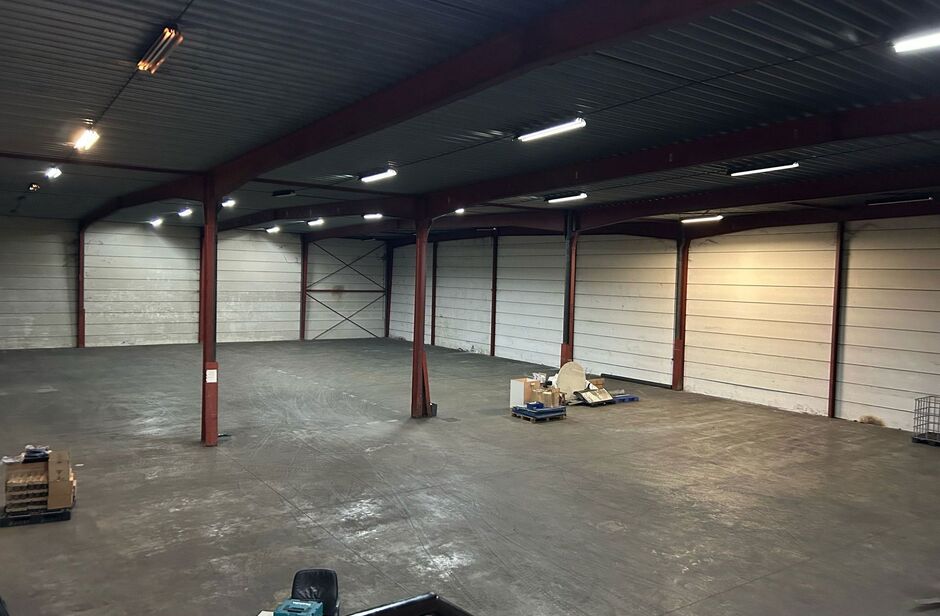 Industrieel gebouw te huur in Hoogstraten