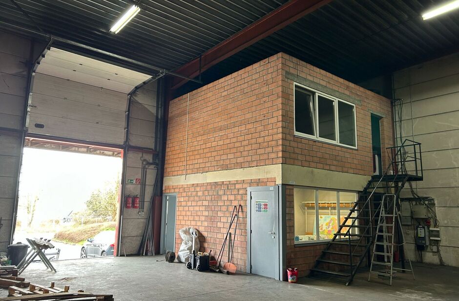 Industrieel gebouw te huur in Hoogstraten
