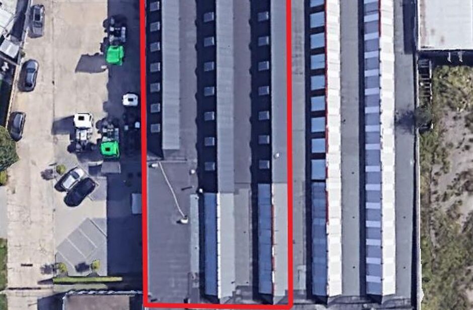 Het betreft de verhuur van een semi-industrieel gebouw gelegen op een uitstekende locatie te Kontich. Het gebouw is gelegen langs de Koningin Astridlaan, dewelke goed bereikbaar is via de E19 (Antwerpen - Brussel) en de N1. 

Het gebouw heeft een oppervla