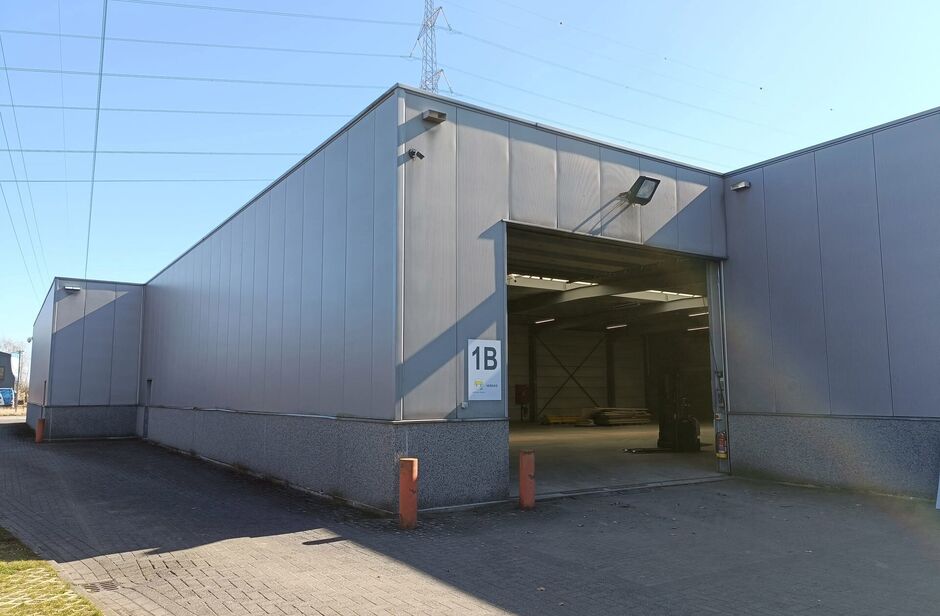 Industrieel gebouw te huur in Lint