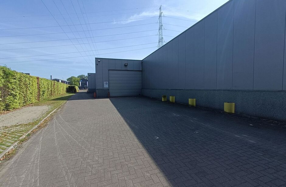 Industrieel gebouw te huur in Lint