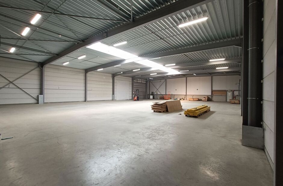 Industrieel gebouw te huur in Lint
