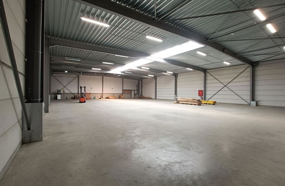 Industrieel gebouw te huur in Lint