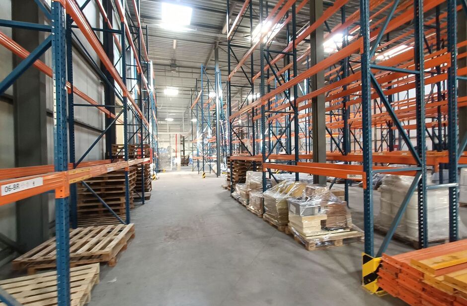 Industrieel gebouw te huur in Malle