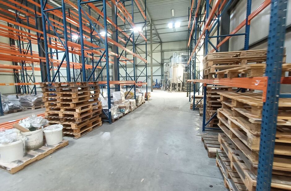 Industrieel gebouw te huur in Malle