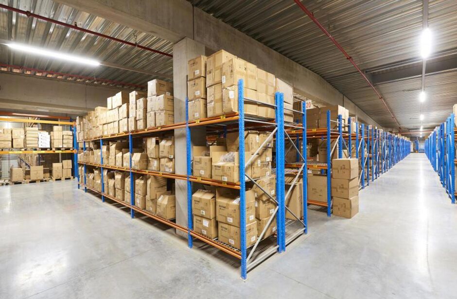 Het betreft de verhuur van een logistiek gebouw te Olen, gelegen langs het Albertkanaal en nabij op- en afrit 23 (Turnhout-West) van de E313. Het gebouw heeft een totale oppervlakte van ca. 24 064 m², bestaande uit ca. 18 266 m² opslagruimte, ca. 2014 m