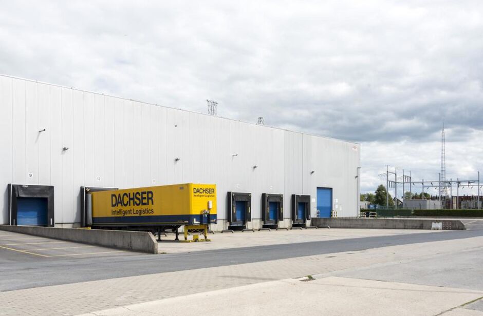 Het betreft de verhuur van 2 logistieke units logistieke nieuwbouw-hub op een strategische locatie in Zele, op een afstand van 1,5 km van de E17 (Antwerpen - Gent)

De 2 units kunnen samen of apart gehuurd worden.

UNIT 1 - magazijn van ca. 7 663 m² met 