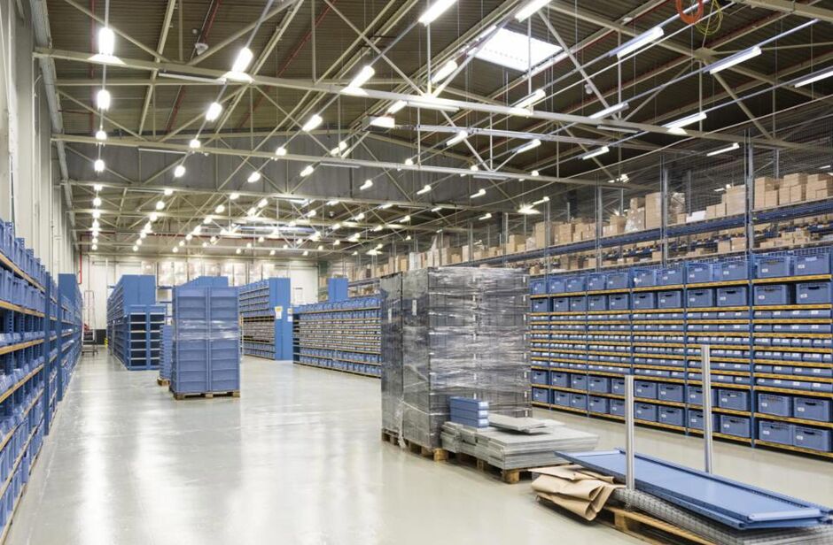 Het betreft de verhuur van 2 logistieke units logistieke nieuwbouw-hub op een strategische locatie in Zele, op een afstand van 1,5 km van de E17 (Antwerpen - Gent)

De 2 units kunnen samen of apart gehuurd worden.

UNIT 1 - magazijn van ca. 7 663 m² met 