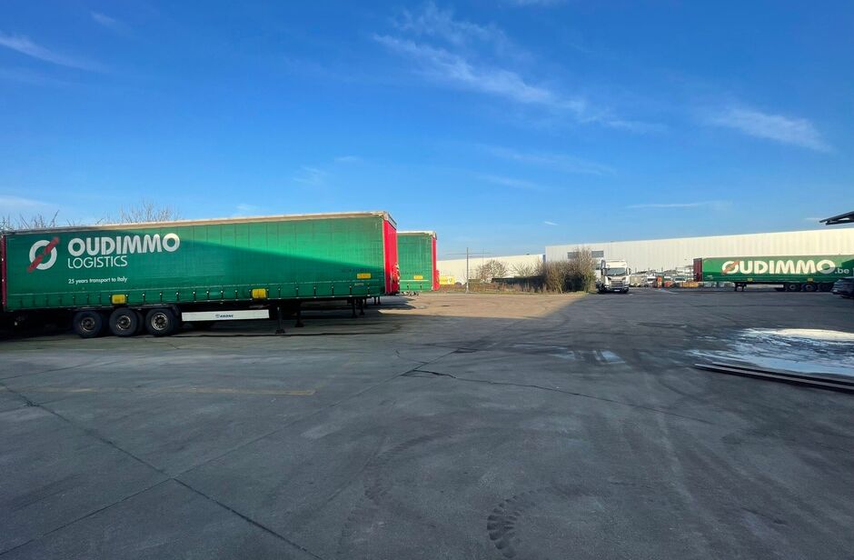 Het betreft de verkoop van een representatief bedrijfsgebouw op een perceel van ca. 8 559 m² in de industriezone 