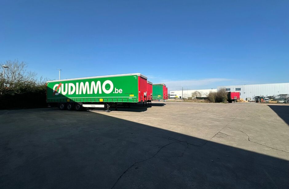 Het betreft de verkoop van een representatief bedrijfsgebouw op een perceel van ca. 8 559 m² in de industriezone 