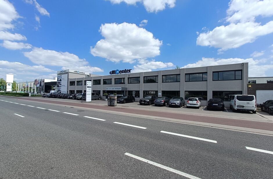Kantoorgebouw te koop in Aartselaar