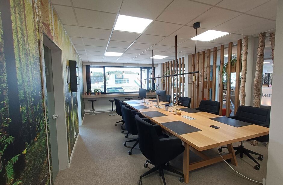 Kantoorgebouw te koop in Aartselaar