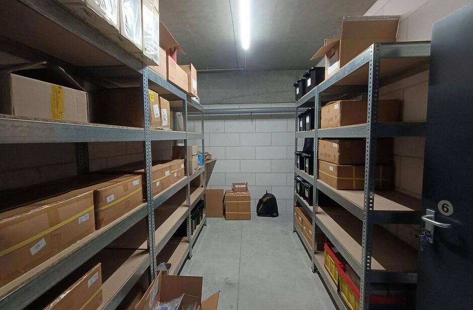 Kantoorgebouw te koop in Aartselaar