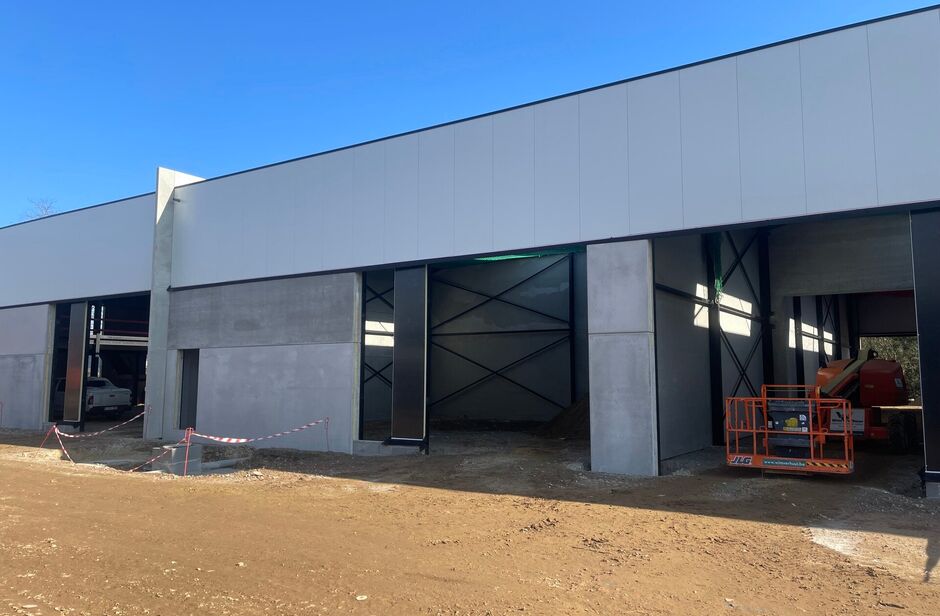 In de industriezone 'De Vloeiende' te Kapellen wordt een nieuw bedrijvenpark opgetrokken. Het betreft in totaal een verkoop van 20 nieuwbouw KMO-units, verdeeld over 2 gebouwen. Het project is zeer centraal gelegen in de regio Kapellen/Ekeren/Brasschaat e