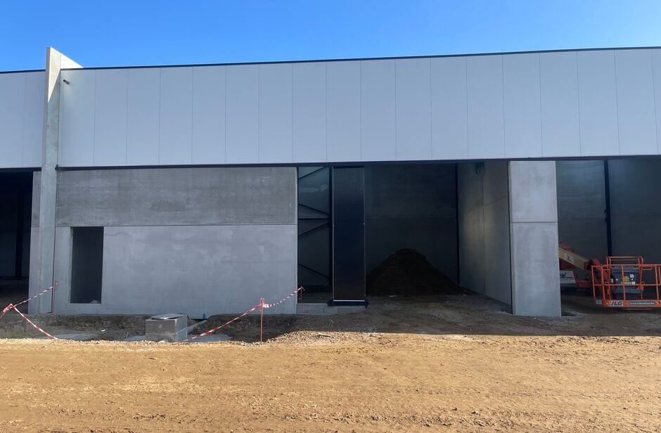 In de industriezone 'De Vloeiende' te Kapellen wordt een nieuw bedrijvenpark opgetrokken. Het betreft in totaal een verkoop van 20 nieuwbouw KMO-units, verdeeld over 2 gebouwen. Het project is zeer centraal gelegen in de regio Kapellen/Ekeren/Brasschaat e