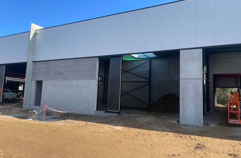 In de industriezone 'De Vloeiende' te Kapellen wordt een nieuw bedrijvenpark opgetrokken. Het betreft in totaal een verkoop van 20 nieuwbouw KMO-units, verdeeld over 2 gebouwen. Het project is zeer centraal gelegen in de regio Kapellen/Ekeren/Brasschaat e
