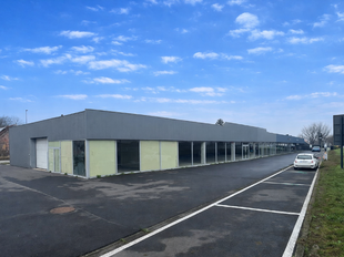 De beschikbare unit maakt deel uit van een bedrijfsgebouw van 1.000 m&sup2; aan de Puitvoetstraat. Van deze oppervlakte wordt 615 m&sup2; (unit 6B) te huur aangeboden. Het andere deel is verhuurd aan Heytens, wat bijdraagt aan een sterke commerci&euml;le omgeving. Da