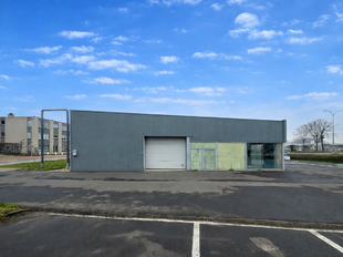 De beschikbare unit maakt deel uit van een bedrijfsgebouw van 1.000 m&sup2; aan de Puitvoetstraat. Van deze oppervlakte wordt 615 m&sup2; (unit 6B) te huur aangeboden. Het andere deel is verhuurd aan Heytens, wat bijdraagt aan een sterke commerci&euml;le omgeving. Da