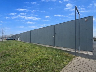 De beschikbare unit maakt deel uit van een bedrijfsgebouw van 1.000 m&sup2; aan de Puitvoetstraat. Van deze oppervlakte wordt 615 m&sup2; (unit 6B) te huur aangeboden. Het andere deel is verhuurd aan Heytens, wat bijdraagt aan een sterke commerci&euml;le omgeving. Da