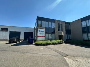 Het betreft de verhuur van een representatieve bedrijfsunit op een zeer centrale locatie te Aartselaar, met een vlotte verbinding naar de A12. 

Het geheel omvat ca. 720 m&sup2;, bestaande uit 430 m&sup2; opslagruimte met mezzanine en 290 m&sup2; kantoorruimte. De un