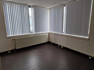 Het betreft de verhuur van een representatieve bedrijfsunit op een zeer centrale locatie te Aartselaar, met een vlotte verbinding naar de A12. 

Het geheel omvat ca. 720 m&sup2;, bestaande uit 430 m&sup2; opslagruimte met mezzanine en 290 m&sup2; kantoorruimte. De un