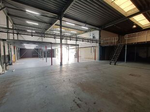 Bedrijfsgebouw te huur in Ranst