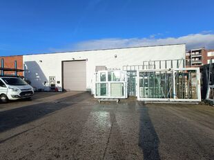 Bedrijfsgebouw te koop in Antwerpen Deurne