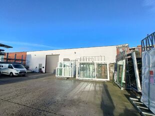 Bedrijfsgebouw te koop in Antwerpen Deurne
