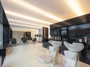 Op een gunstige en vlot bereikbare locatie op Linkeroever bieden wij dit gelijkvloerse handelspand van ca. 40 m&sup2; te koop aan, gelegen aan de Beatrijslaan 40. 

Het pand is geschikt voor diverse handels- of dienstverlenende activiteiten (kantoor, praktijk