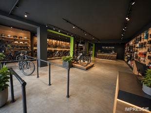 Deze casco handels- of kantoorruimte van ca. 320 m&sup2; is gelegen in de Berlarij, aan het nieuwe woonproject Hof Berlamuze. 

De ruimte geniet van een goede commerci&euml;le ligging dicht bij de stadskern van Lier, in een levendige omgeving met winkels, horeca,