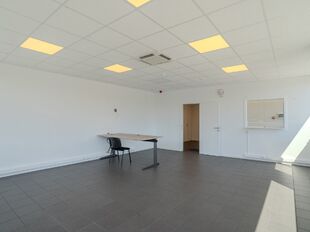 Gebouw voor gemengd gebruik te huur in Antwerpen