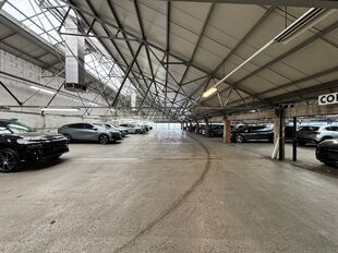 Gebouw voor gemengd gebruik te huur in Antwerpen