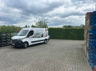 Strategisch gelegen bedrijfsgebouw in de industriezone “Terbekehof” te Wilrijk, aan de Fotografielaan en op slechts 400 meter van de op- en afritten van de A12 (Antwerpen – Brussel). Dankzij deze ligging geniet het pand van een vlotte bereikbaarheid