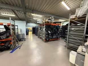 Op een uitstekende locatie, langsheen de Kapelsesteenweg te Ekeren, bieden wij dit functionele en veelzijdige gebouw te huur aan. Dankzij de ligging langs de Kapelsesesteenweg geniet het gebouw van een vlotte bereikbaarheid en uitstekende visibiliteit. Di