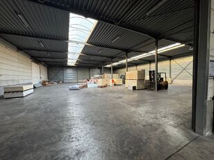 Industrieel gebouw te huur in Antwerpen Merksem