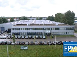 Het betreft de verhuur van een magazijn in de industriezone Krekelenberg te Boom. Dit magazijn geniet een uitstekende ligging op- en afrit 9 van de A12 (Antwerpen - Brussel). Het magazijn heeft een oppervlakte van ca. 5550 m².
Huurprijs exclusief Onroer