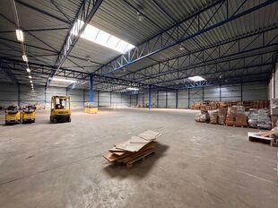 Industrieel gebouw te huur in Hoogstraten