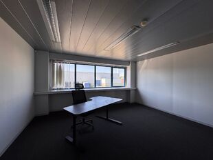 Industrieel gebouw te huur in Hoogstraten