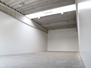 Het betreft de verhuur van een magazijn op de polyvalente industriële site 'De Klinkaard'. Deze locatie bevindt zich nabij de Nederlandse grens en de N11 dewelke zorgt voor een vlotte verbinding naar Antwerpen.

Het magazijn heeft een oppervlakte van 290