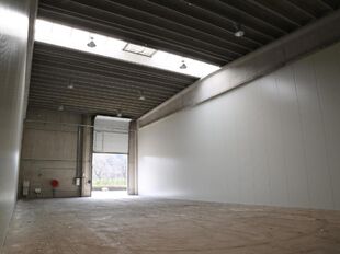 Het betreft de verhuur van een magazijn op de polyvalente industriële site 'De Klinkaard'. Deze locatie bevindt zich nabij de Nederlandse grens en de N11 dewelke zorgt voor een vlotte verbinding naar Antwerpen.

Het magazijn heeft een oppervlakte van 290
